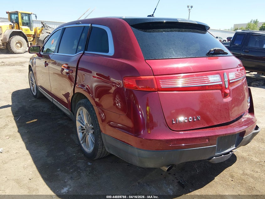 2013 LINCOLN MKT auction photo 3