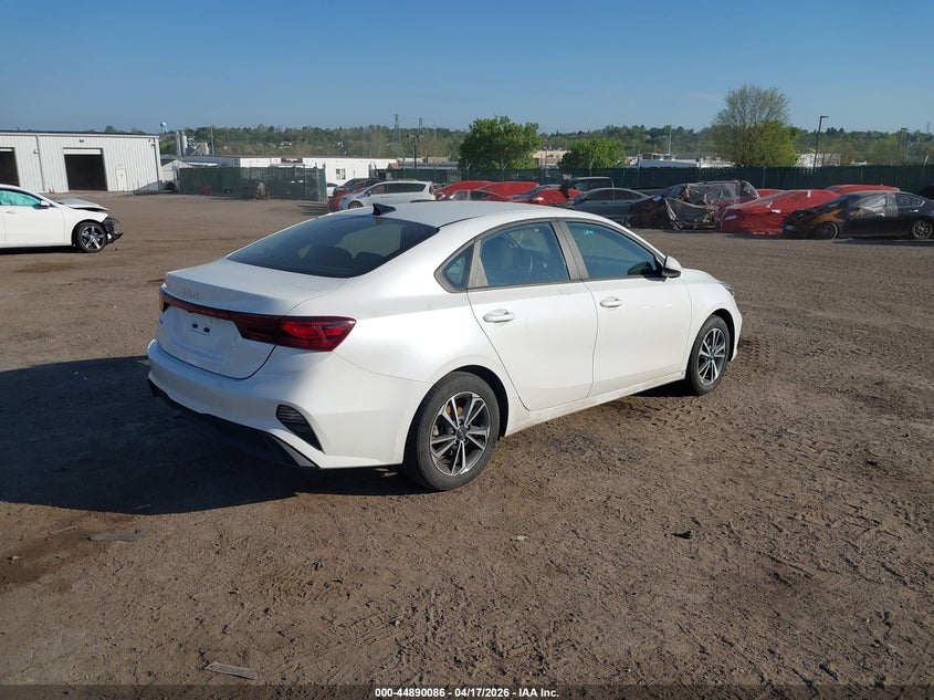 2024 Kia Forte Lxs