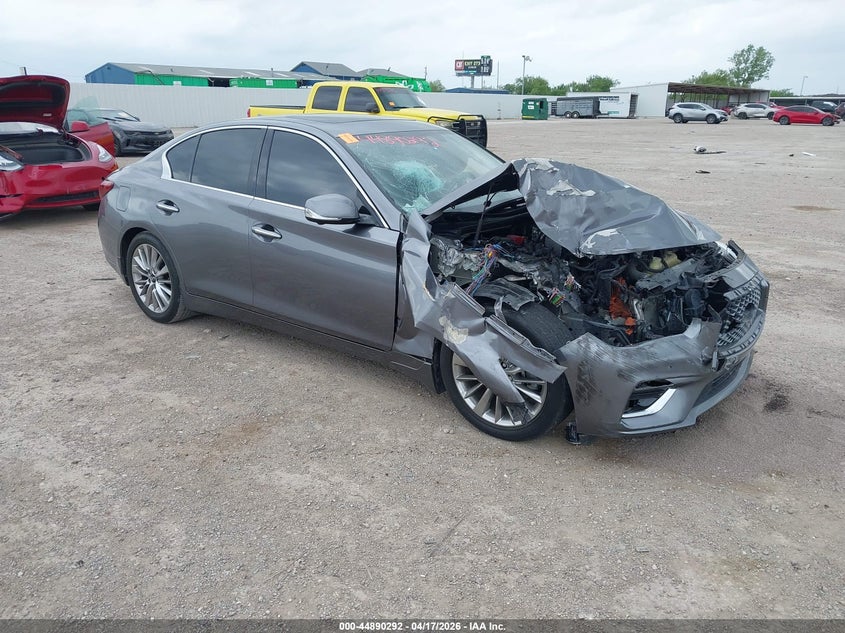 2021 INFINITI Q50 LUXE