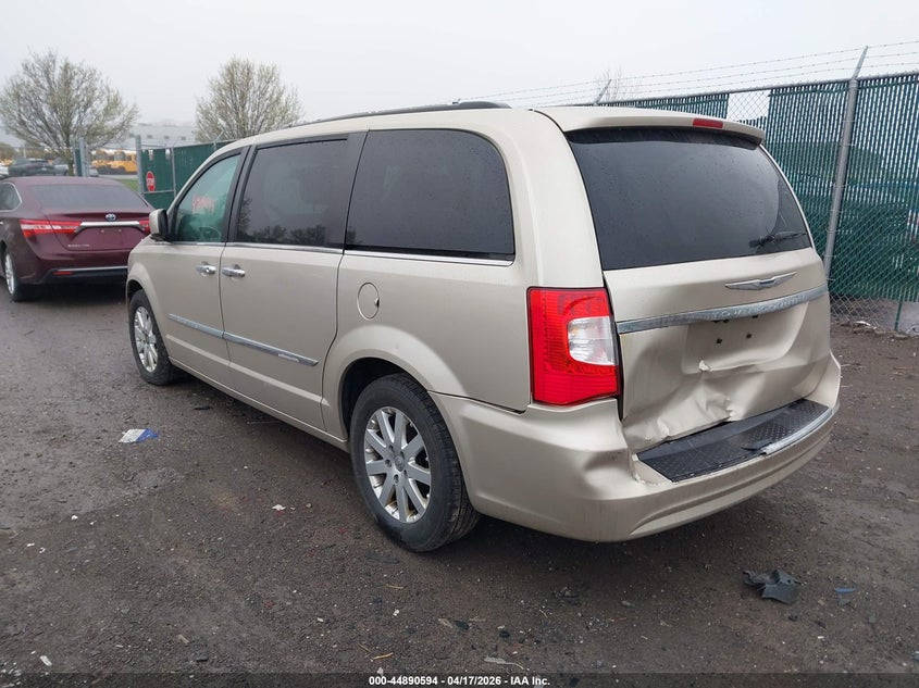 2015 CHRYSLER TOWN & COUNTRY auction photo 3