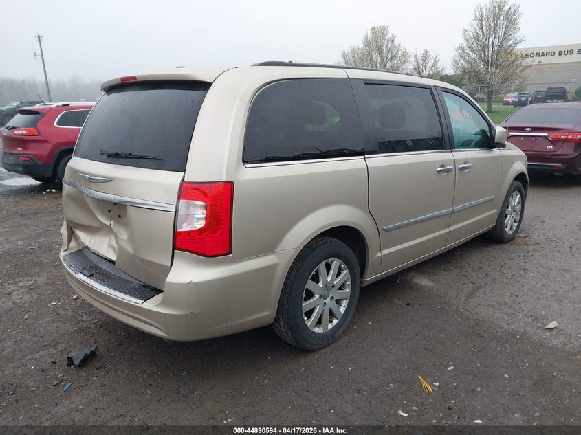 2015 CHRYSLER TOWN & COUNTRY auction photo 4