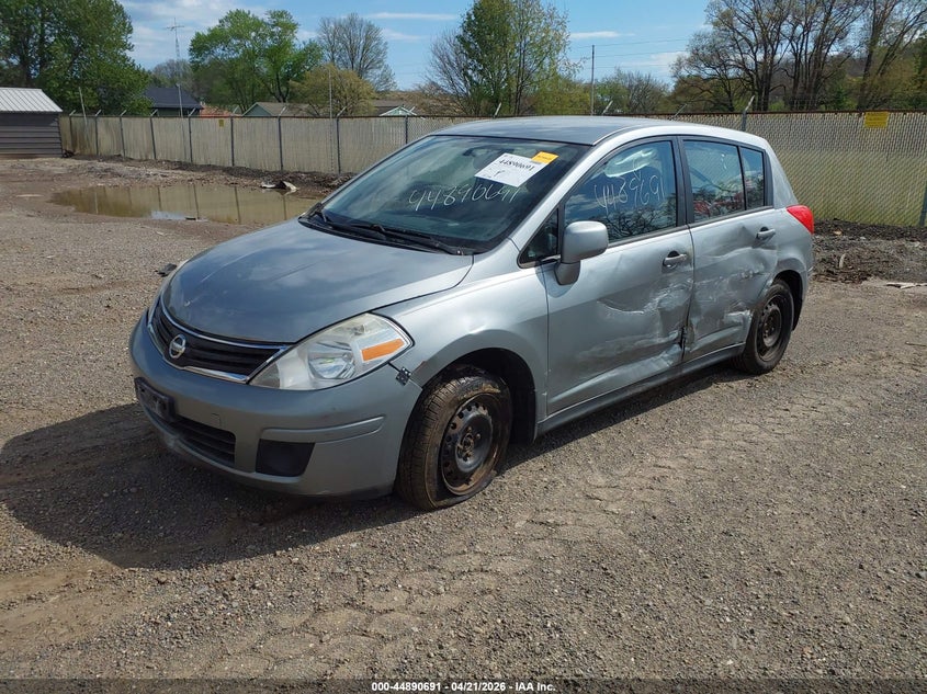 Vin: 3n1bc1cp7al415192, lot: 45388037, nissan versa 1.8s 20102