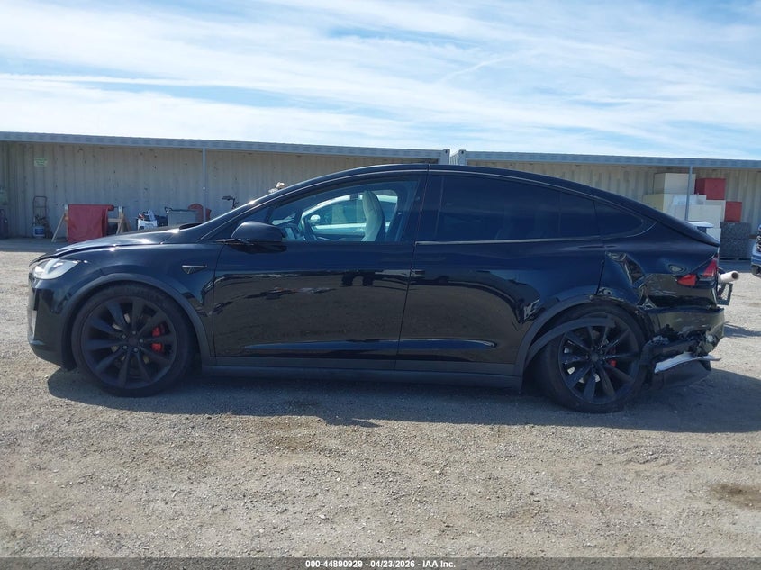 2018 Tesla Model X VIN: 5YJXCBE47JF111337 Lot: 44890929