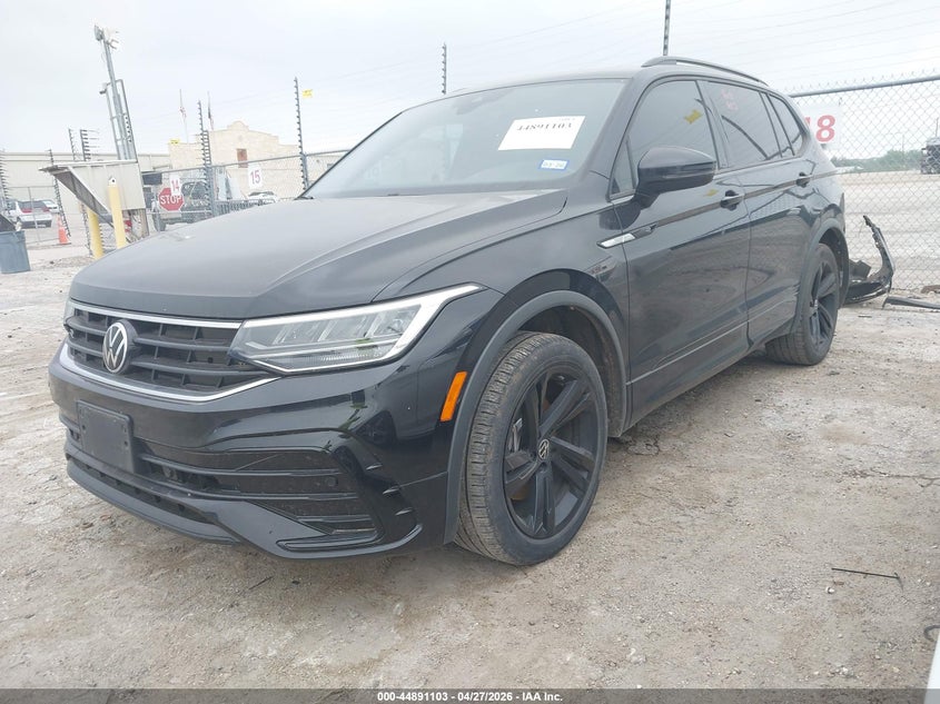 2024 VOLKSWAGEN TIGUAN auction photo 2