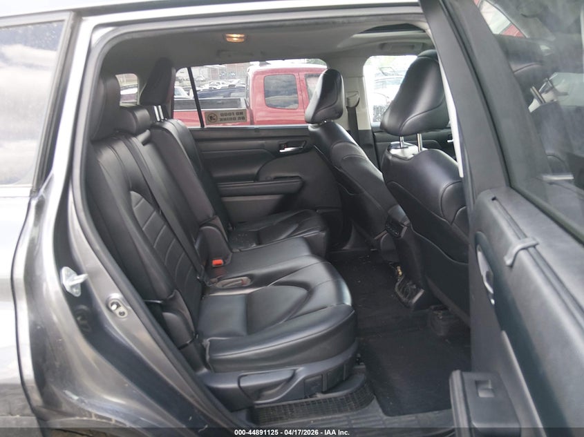 2022 TOYOTA HIGHLANDER auction photo 8