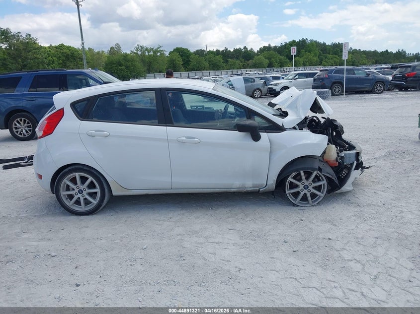 2019 Ford Fiesta 1.6 Se white Lot 111044891321 Vin 3FADP4EJ5KM107380