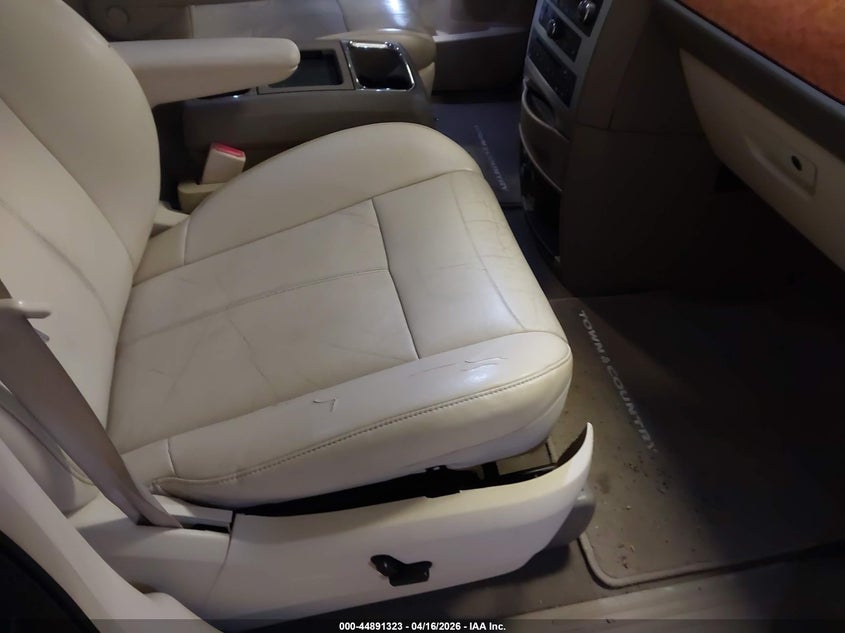 2010 Chrysler Town & Country Limited