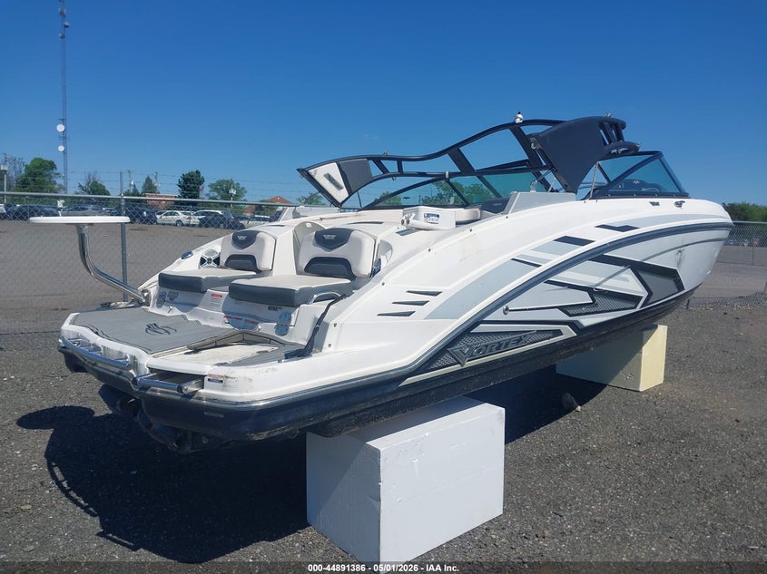 2020 CHAPARRAL 22' auction photo 4