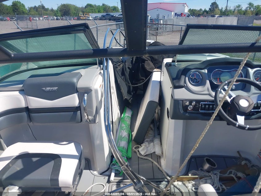 2020 CHAPARRAL 22' auction photo 5