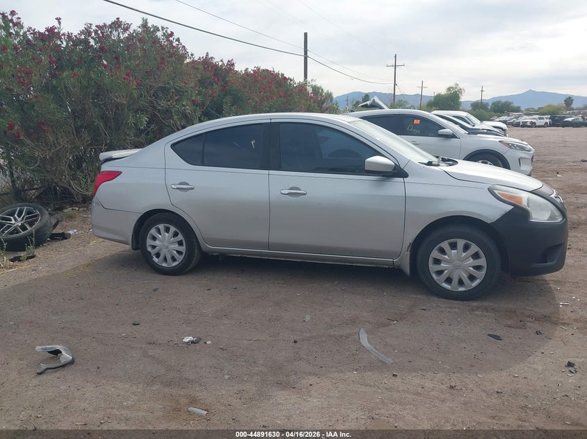 2017 Nissan Versa 1.6 1.6 Sv silver Lot 111044891630 Vin 3N1CN7AP7HL860577