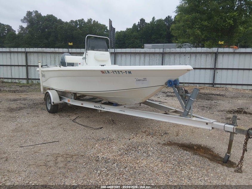 2004 NAUTICSTAR 18' auction photo 1