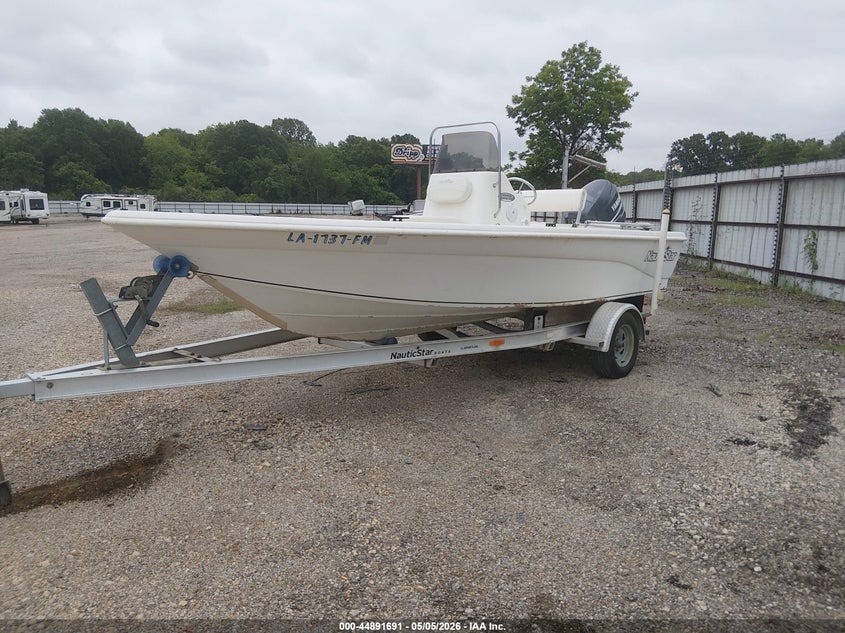2004 NAUTICSTAR 18' auction photo 2