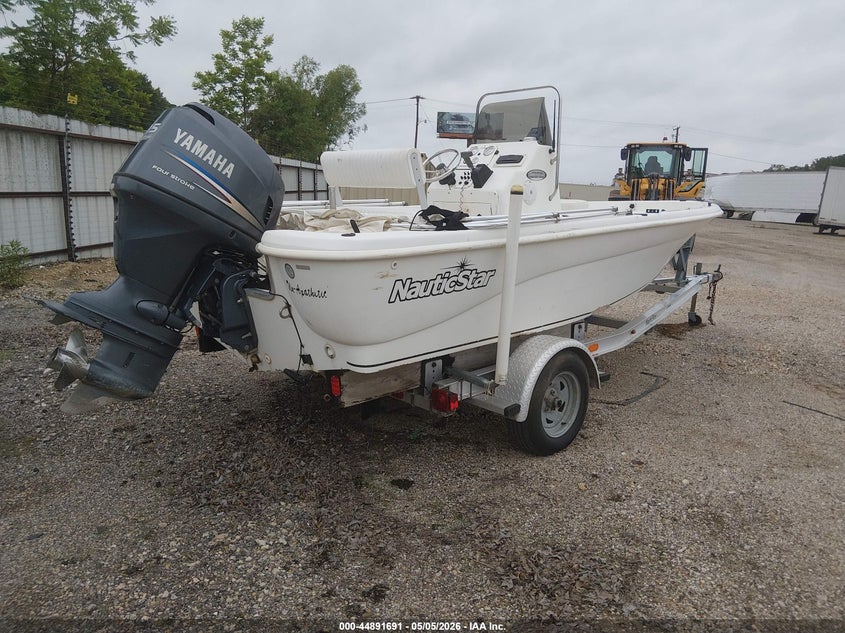 2004 NAUTICSTAR 18' auction photo 4