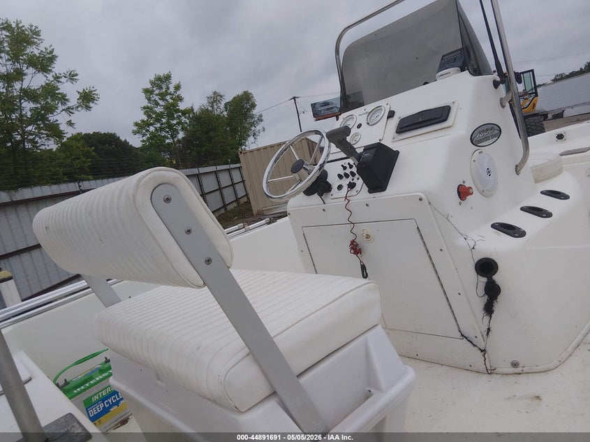 2004 NAUTICSTAR 18' auction photo 5