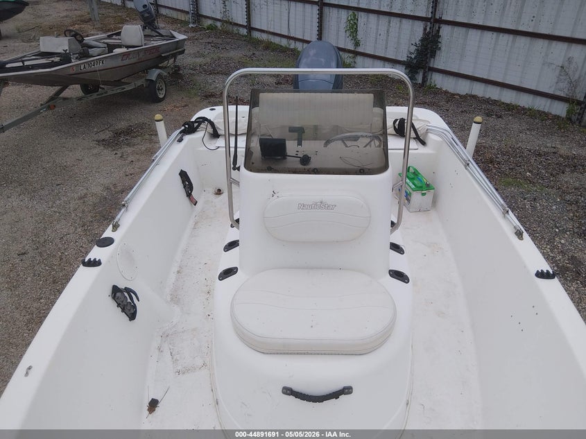 2004 NAUTICSTAR 18' auction photo 8