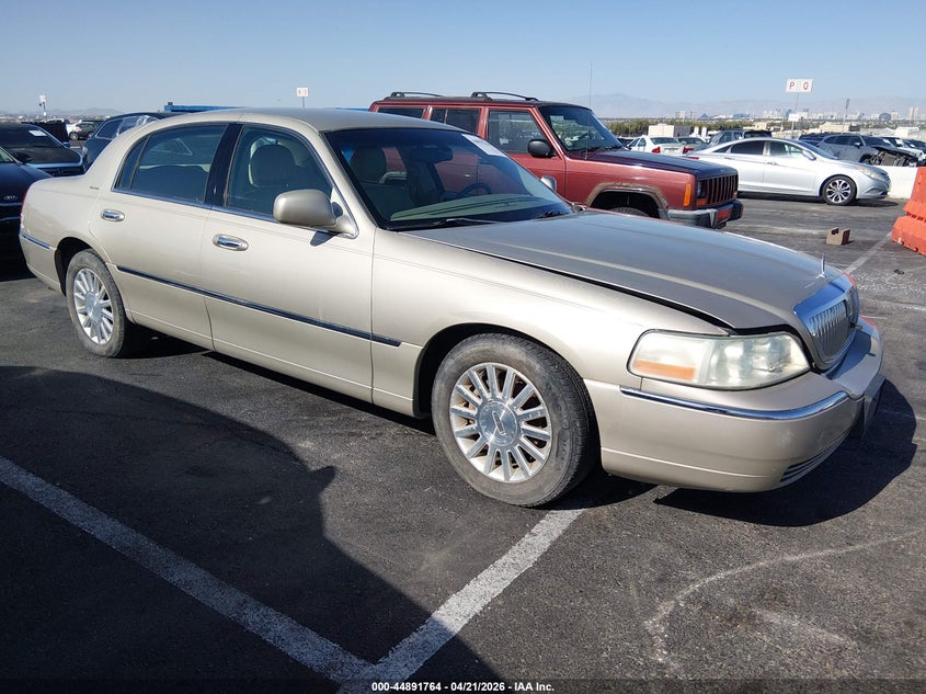 2004 Lincoln Town Car Signature