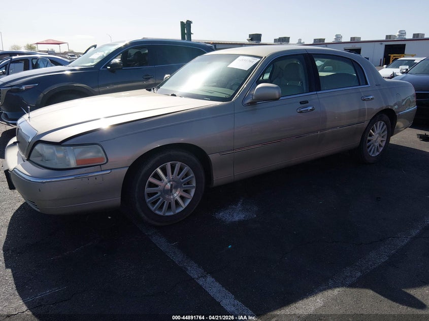 2004 Lincoln Town Car Signature
