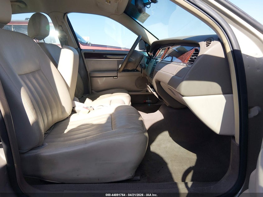 2004 Lincoln Town Car Signature