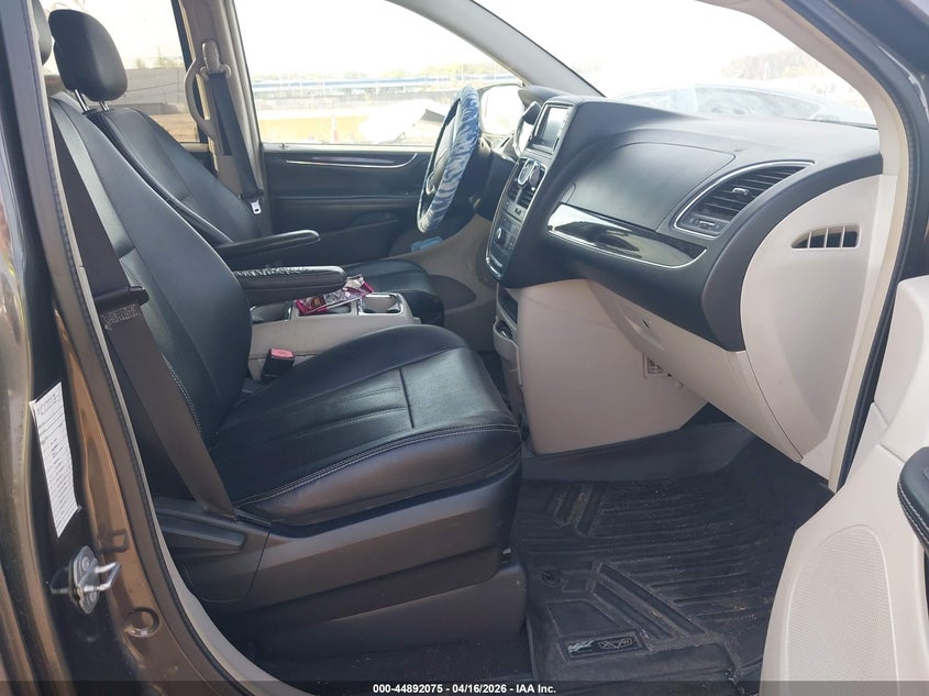 2016 Chrysler Town & Country Touring