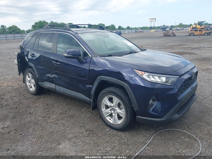 TOYOTA RAV4 XLE 2021