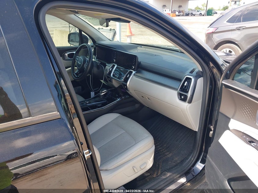 2023 KIA SORENTO auction photo 5