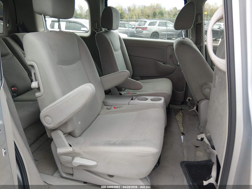 2014 NISSAN QUEST auction photo 8