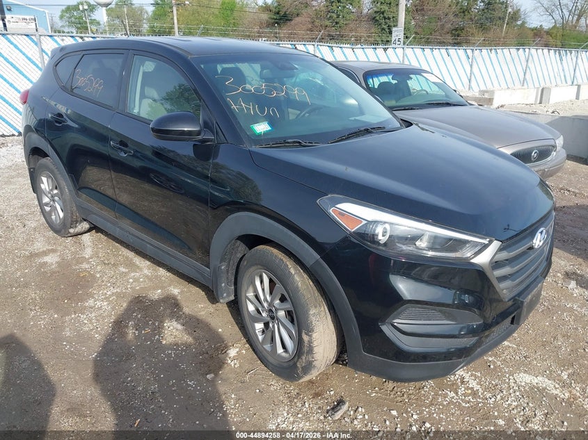 2016 HYUNDAI TUCSON SE