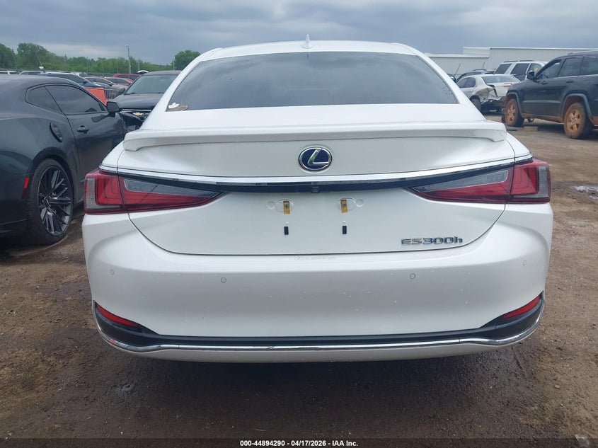 2019 LEXUS ES 300H — Photo 16