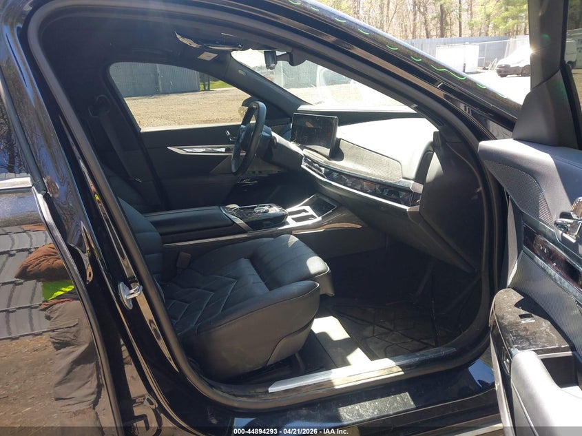 2024 BMW I7 auction photo 5