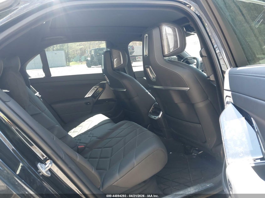 2024 BMW I7 auction photo 8