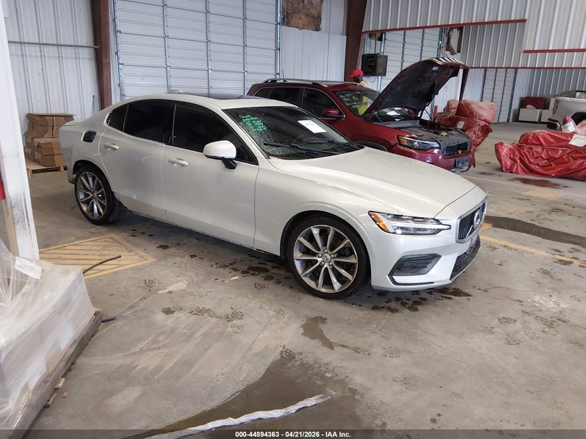 2019 VOLVO S60 T5 MOMENTUM