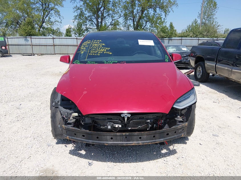 2018 Tesla Model X 100D/75D/P100D VIN: 5YJXCDE22JF133885 Lot: 44894606