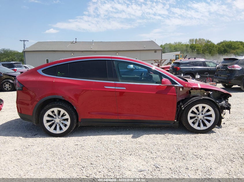 2018 Tesla Model X 100D/75D/P100D VIN: 5YJXCDE22JF133885 Lot: 44894606