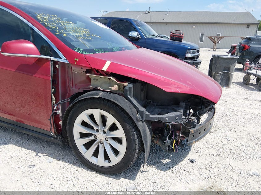 2018 Tesla Model X 100D/75D/P100D VIN: 5YJXCDE22JF133885 Lot: 44894606