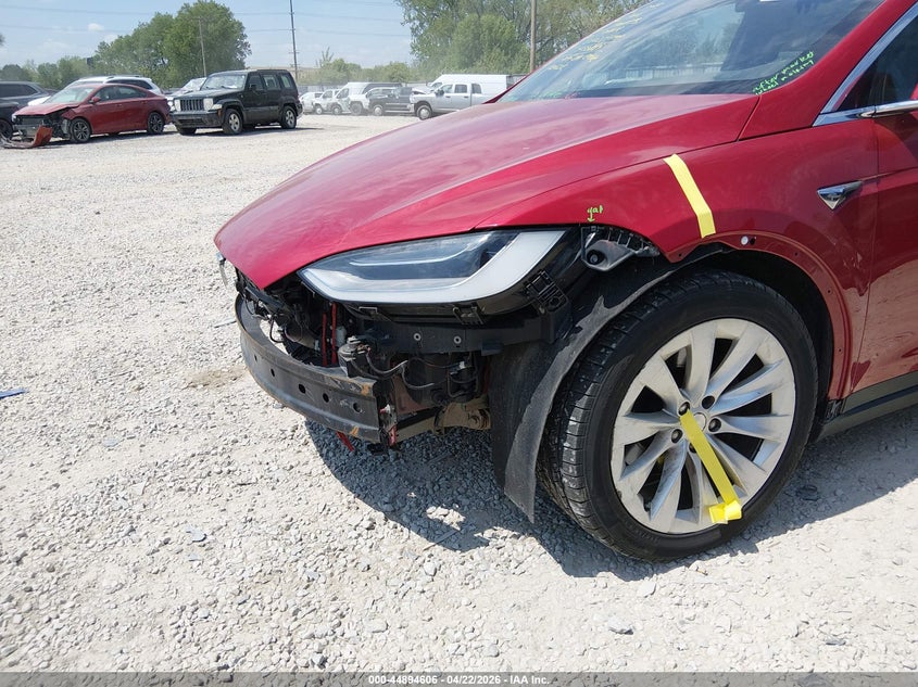 2018 Tesla Model X 100D/75D/P100D VIN: 5YJXCDE22JF133885 Lot: 44894606