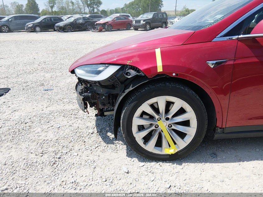 2018 Tesla Model X 100D/75D/P100D VIN: 5YJXCDE22JF133885 Lot: 44894606