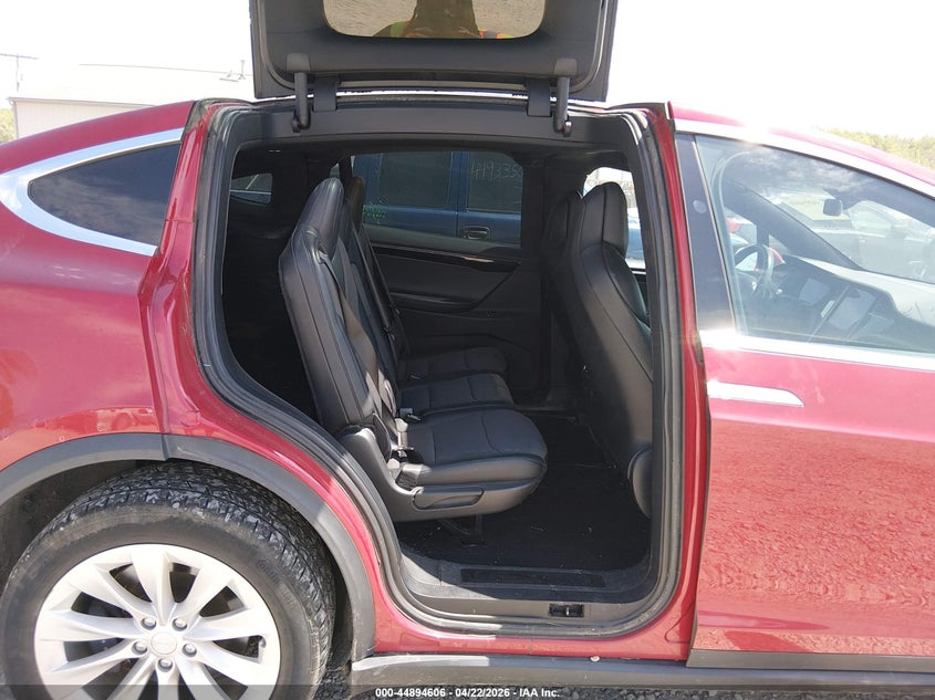 2018 Tesla Model X 100D/75D/P100D VIN: 5YJXCDE22JF133885 Lot: 44894606