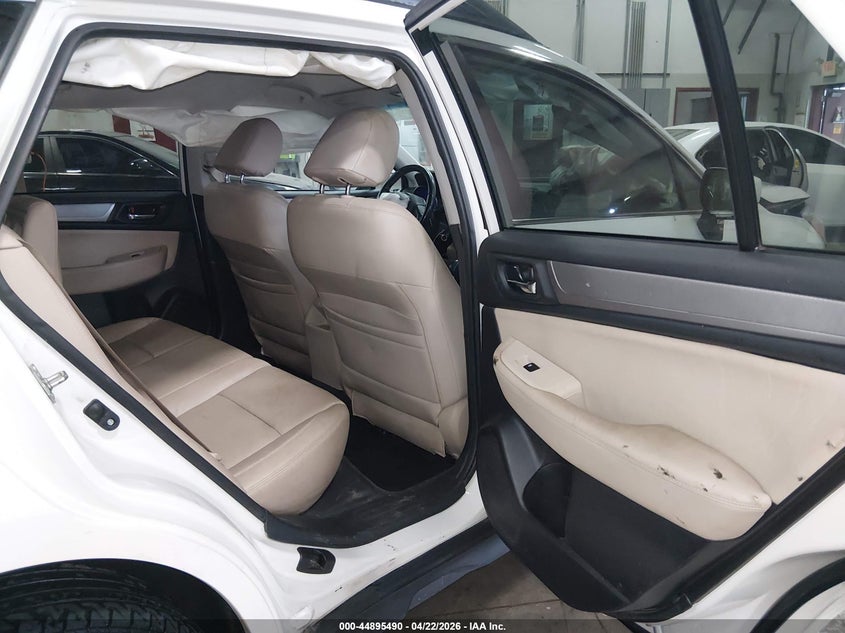 2015 SUBARU OUTBACK auction photo 8