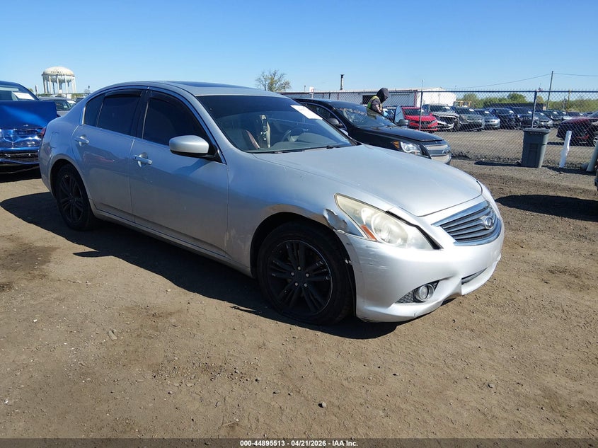 2013 INFINITI G37X