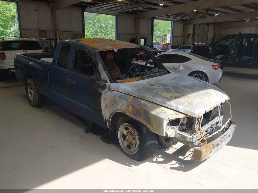 2005 DODGE DAKOTA ST