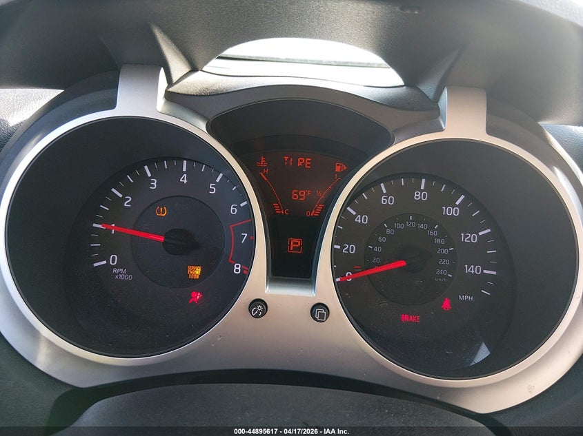 2014 NISSAN JUKE SV · Фото 7