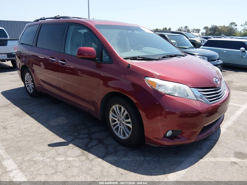 2013 Toyota Sienna Xle V6 8 Passenger