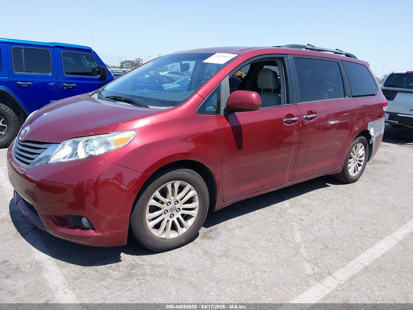 2013 Toyota Sienna Xle V6 8 Passenger