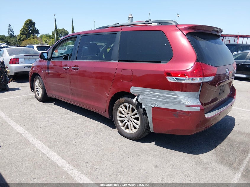 2013 Toyota Sienna Xle V6 8 Passenger