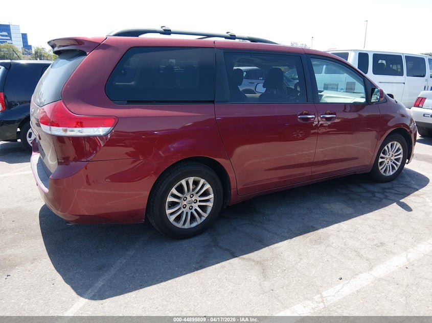 2013 Toyota Sienna Xle V6 8 Passenger