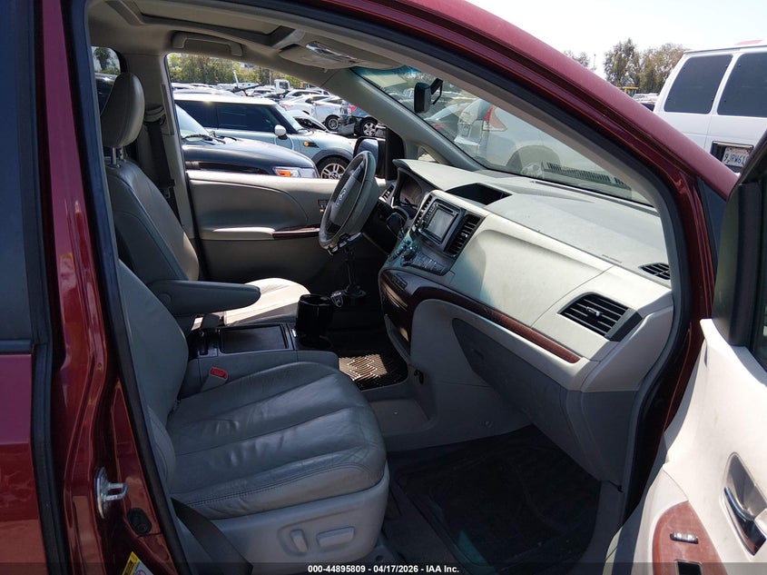 2013 Toyota Sienna Xle V6 8 Passenger