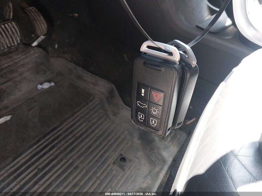 2014 Volvo Xc70 T6 Platinum VIN: YV4902BZ4E1184372 Lot: 44896211