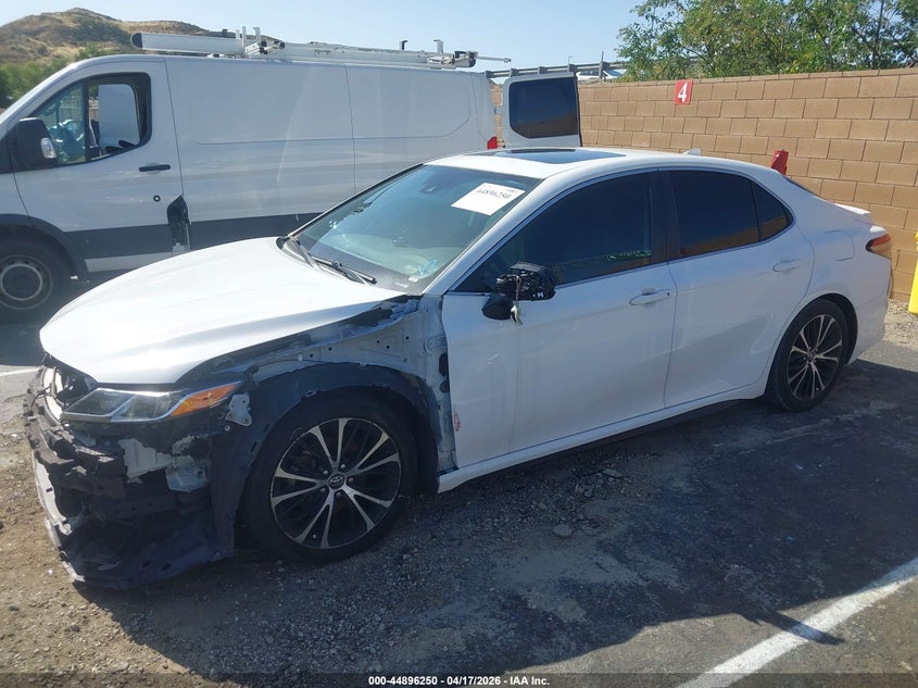 2019 TOYOTA CAMRY HYBRID SE — Фото 14