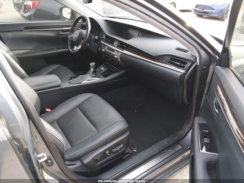 AtlanticExpress - Lexus ES 300h