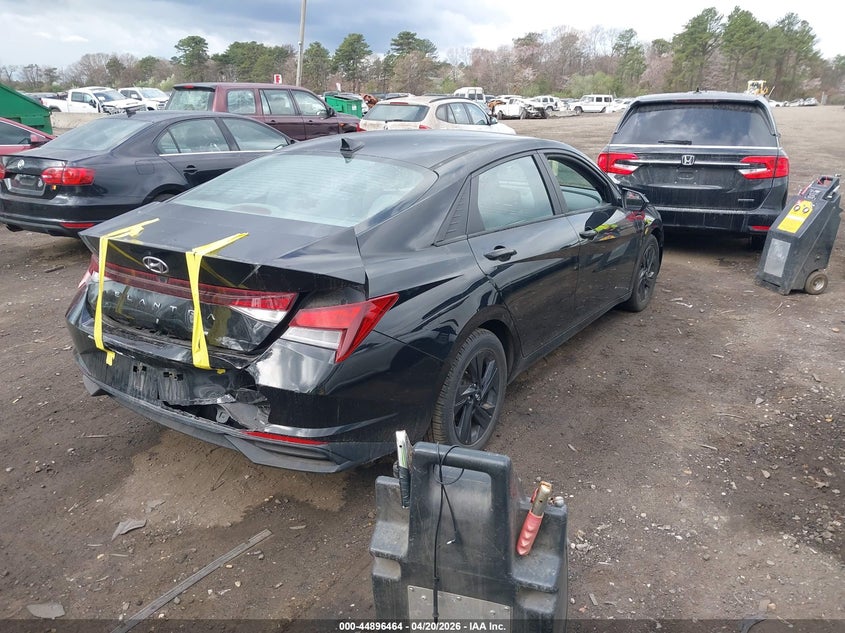 2021 HYUNDAI ELANTRA auction photo 4